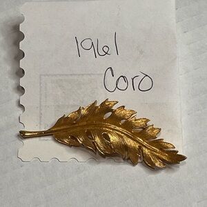 Vintage 1961 Coro Signed Gold Tone Fall Leaf Brooch Lapel Pin‎